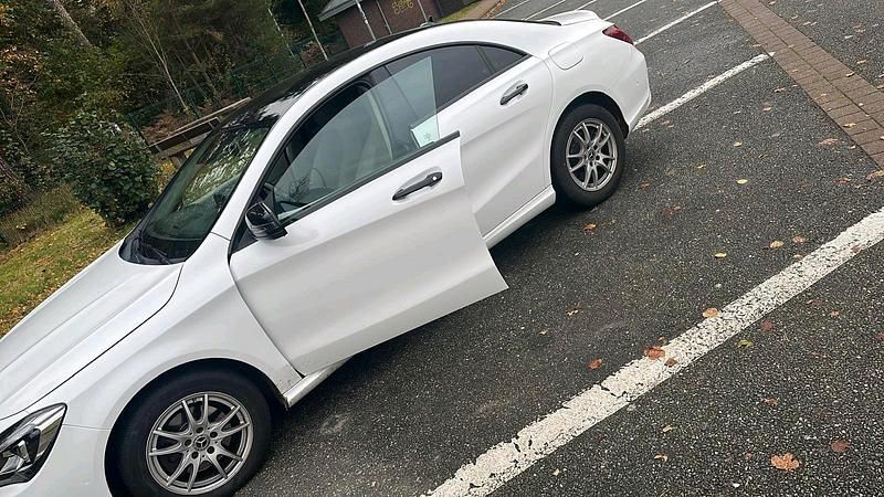 Gebraucht Mercedes CLA180 120 PS (88 kW) 2017 Weiß Limousine