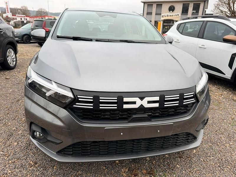 Neu Dacia Sandero Expression 91 PS (66 kW) 2025 Grau Limousine