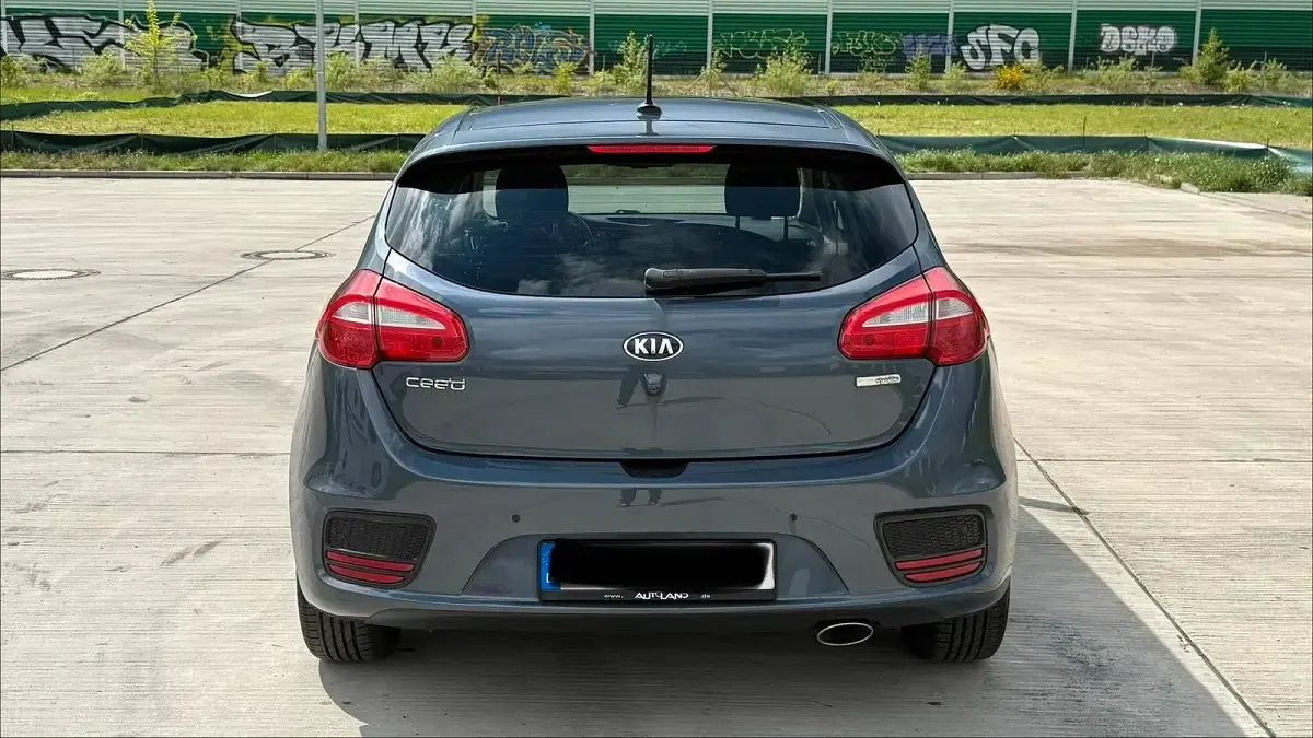 Gebraucht Kia Ceed DREAM-TEAM Edition 136 PS (100 kW) 2016 Blau Kleinwagen