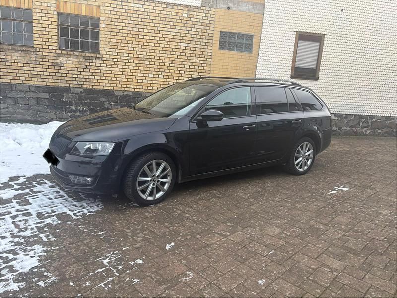 Gebraucht Skoda Octavia Elegance 181 PS (133 kW) 2014 Schwarz Kleinwagen