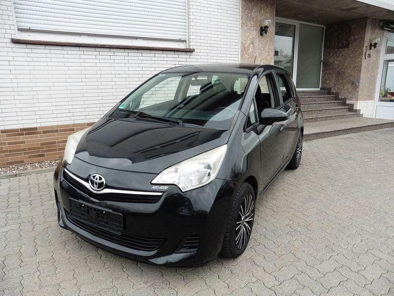 Schwarz Gebraucht 2011 Toyota Verso-S Life Van / Kleinbus | 4.990 € (Guter Preis) - Bild 1/4