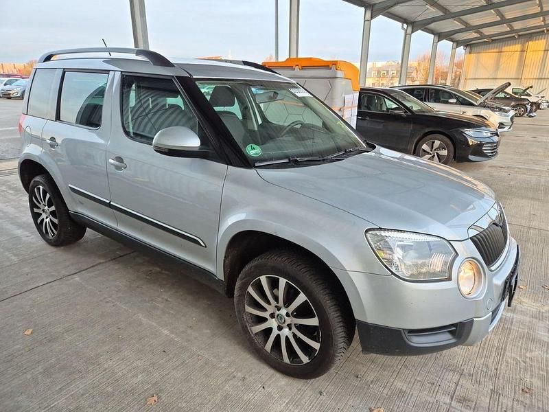 Silber Gebraucht 2013 Skoda Yeti Active SUV | 6.499 € (Guter Preis) - Bild 1/4