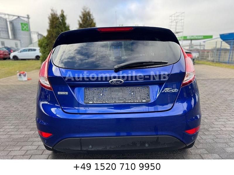 Gebraucht Ford Fiesta SYNC Edition 101 PS (74 kW) 2014 Blau Kleinwagen