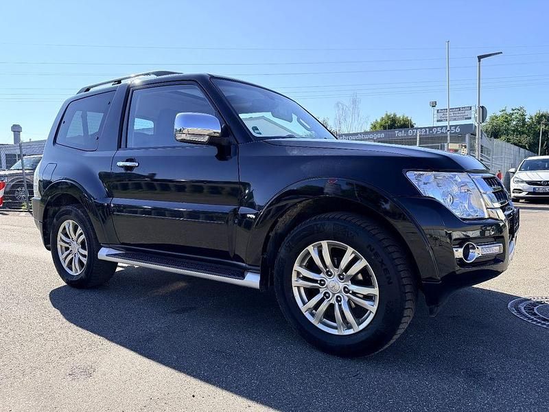 Schwarz Gebraucht 2015 Mitsubishi Pajero Top SUV | 25.999 € (Fairer Preis) - Bild 1/4