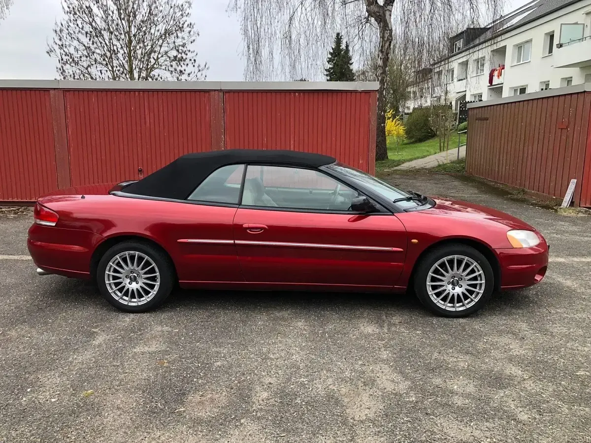 Second-hand Chrysler Sebring Cabriolet 145 CP (106 kW) 2001 Roșu Cabrio