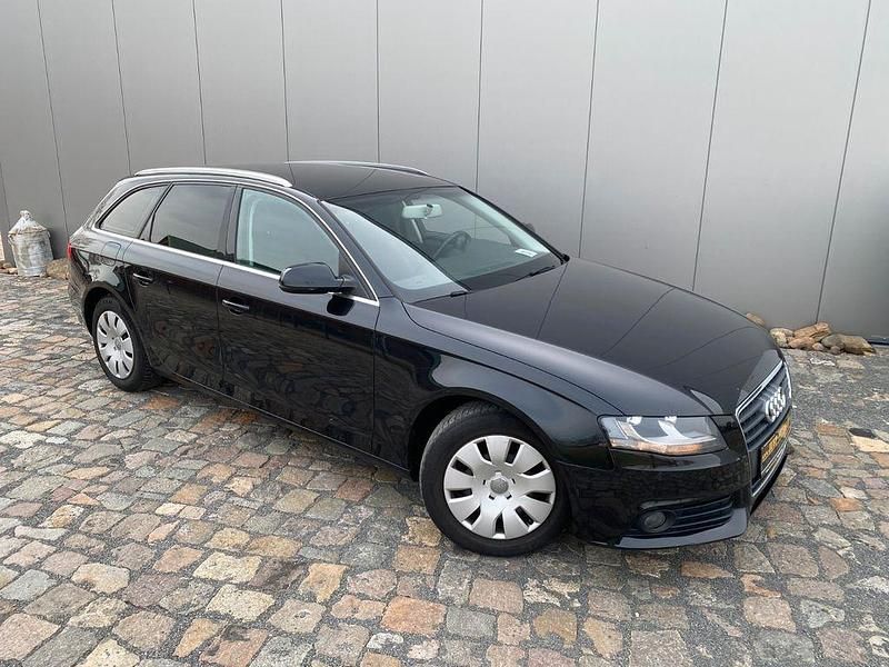 Gebraucht Audi A4 Attraction 120 PS (88 kW) 2011 Schwarz Kombi
