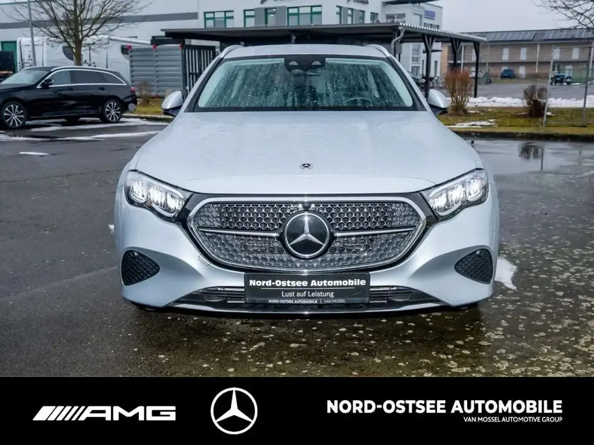 Gebraucht Mercedes E220 Avantgarde 197 PS (144 kW) 2024 Metalliclack hightechsilber Kombi