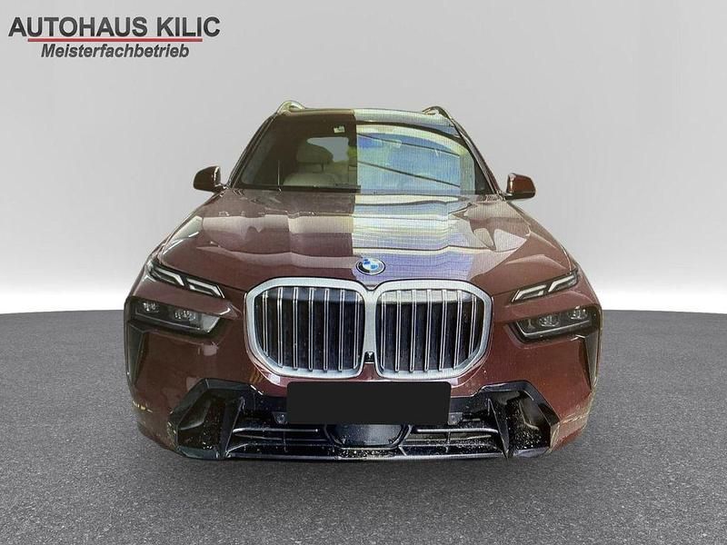 Rot Gebraucht 2023 BMW X7 M Sport SUV | 82.990 € (Guter Preis) - Bild 1/3