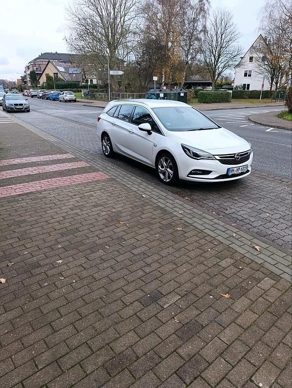 Weiß Gebraucht 2016 Opel Astra Kombi | 6.500 € (Fairer Preis) - Bild 1/4