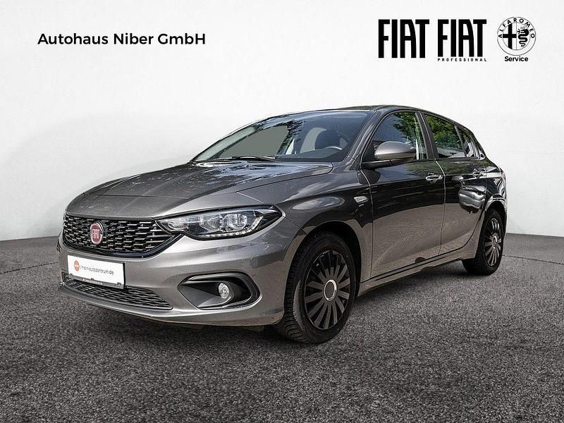 Grau Gebraucht 2016 Fiat Tipo Limousine | 8.990 € (Teuer) - Bild 1/4