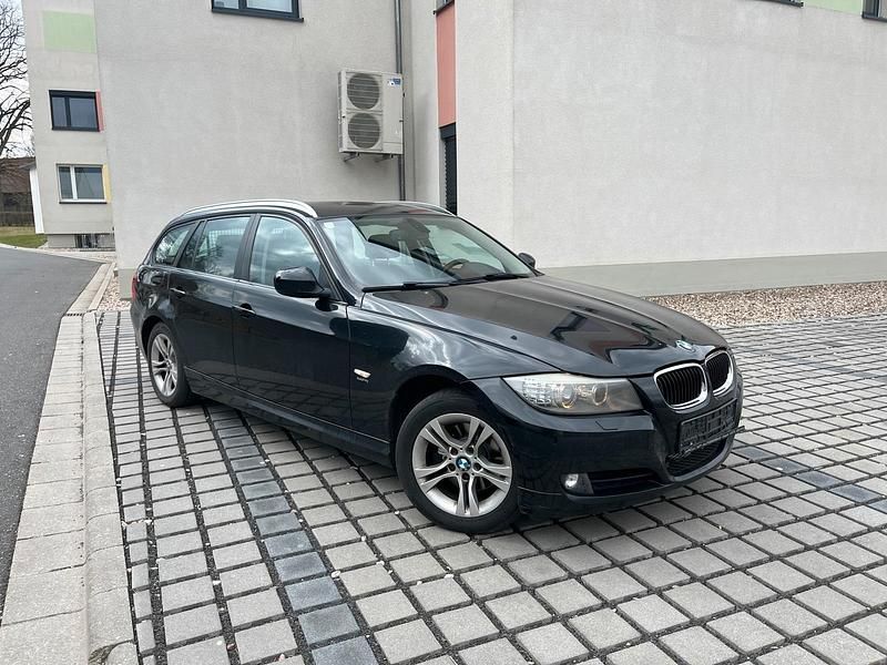 Gebraucht BMW 316 116 PS (85 kW) 2010 Schwarz Kombi