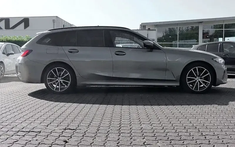 Gebraucht BMW 318 Shadowline 150 PS (110 kW) 2023 Grau Kombi