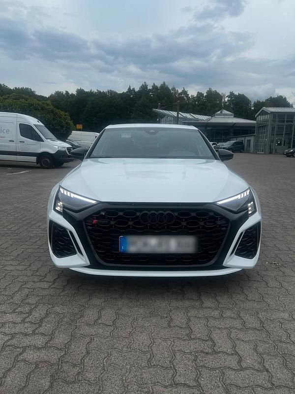 Weiß Gebraucht 2024 Audi RS3 Kleinwagen | 59.499 € (Superpreis) - Bild 1/4