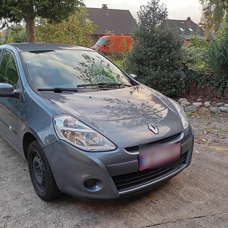 Blau Gebraucht 2011 Renault Clio II Kleinwagen | 2.850 € (Fairer Preis) - Bild 1/4