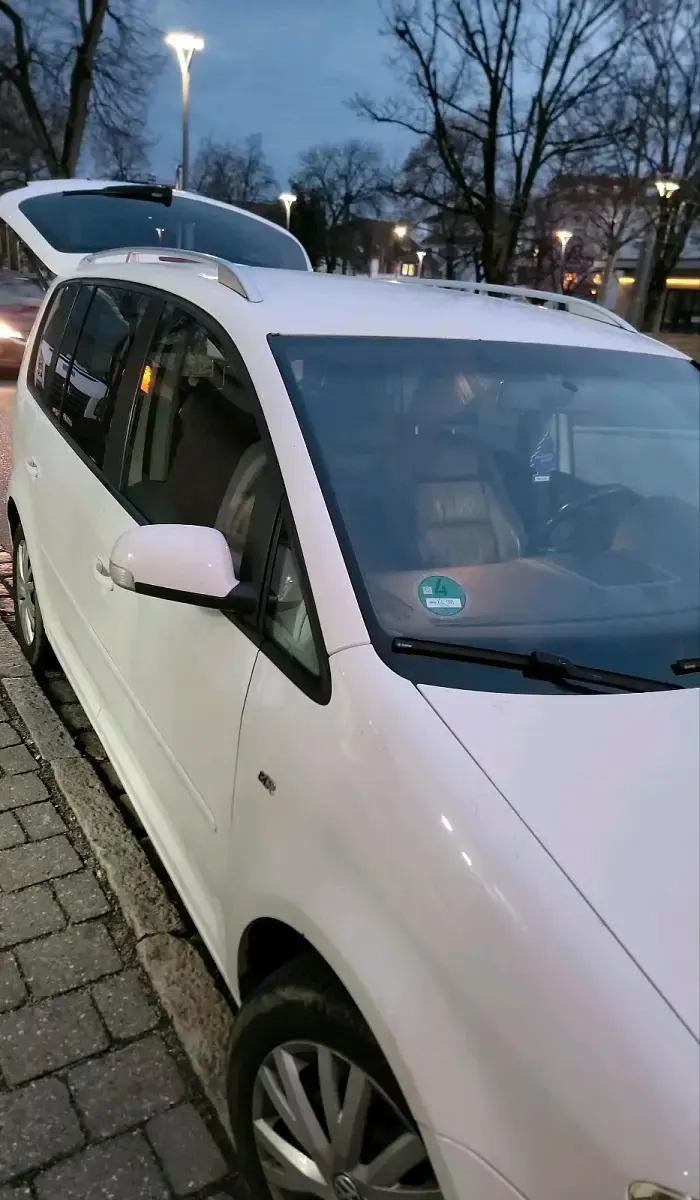Gebraucht VW Touran 140 PS (102 kW) 2009 Weiß Van / Kleinbus