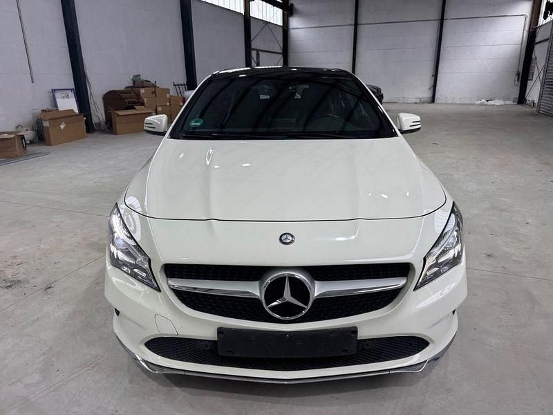 Weiß Gebraucht 2016 Mercedes CLA200 Shooting Brake Kombi | 15.990 € (Fairer Preis) - Bild 1/4