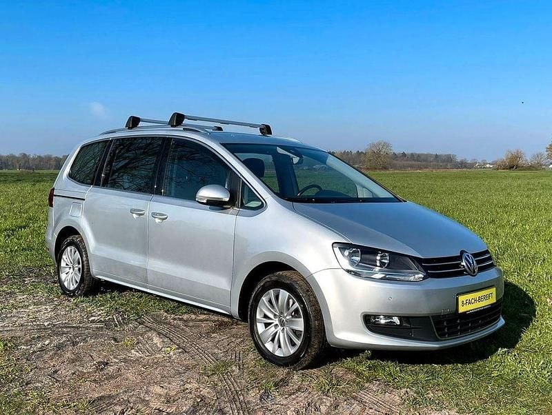 Gebraucht VW Sharan 150 PS (110 kW) 2022 Silber Van / Kleinbus