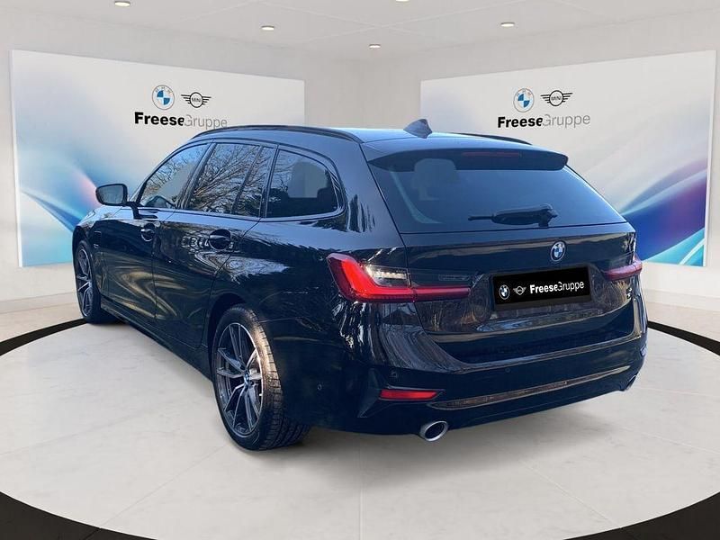 Gebraucht BMW 320e Shadowline 204 PS (150 kW) 2021 Schwarz Kombi
