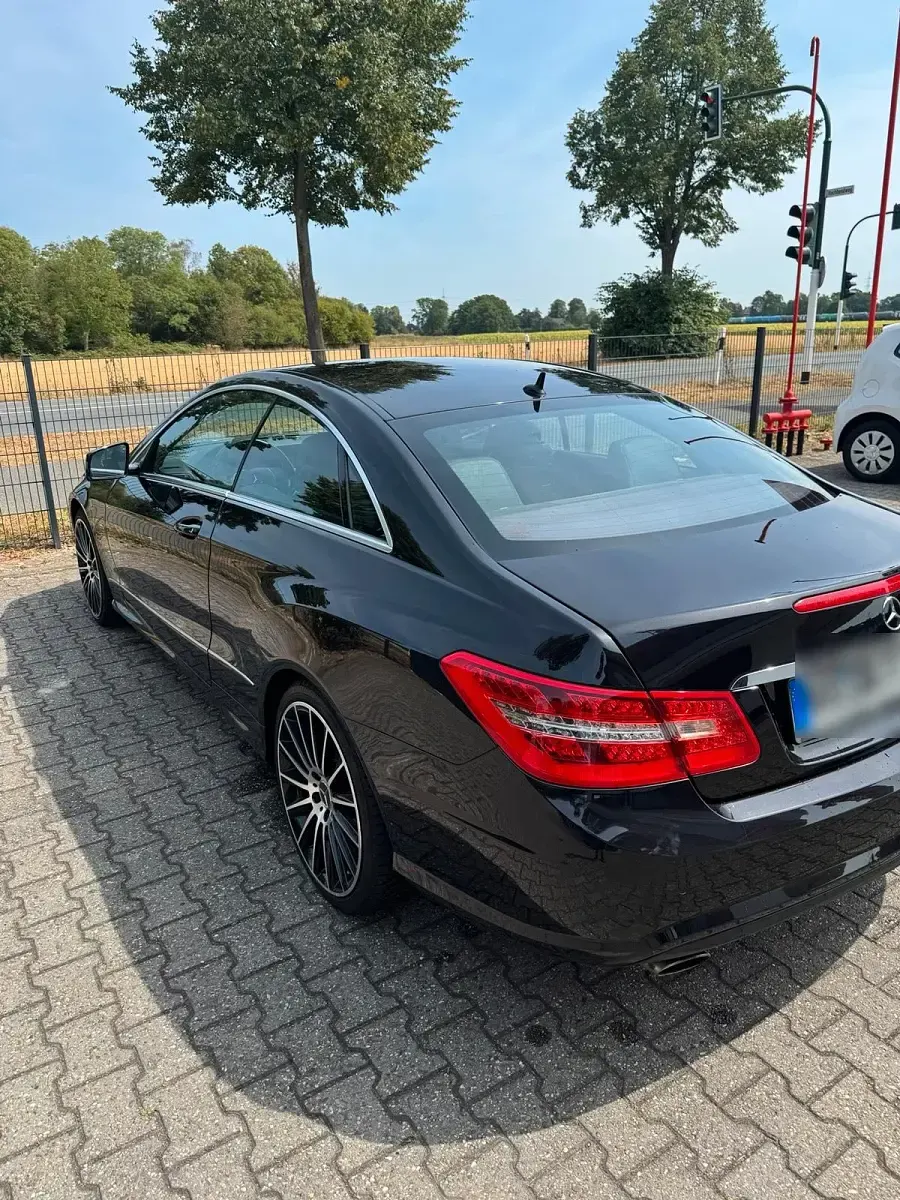 Gebraucht Mercedes E200 184 PS (135 kW) 2012 Schwarz Coupé