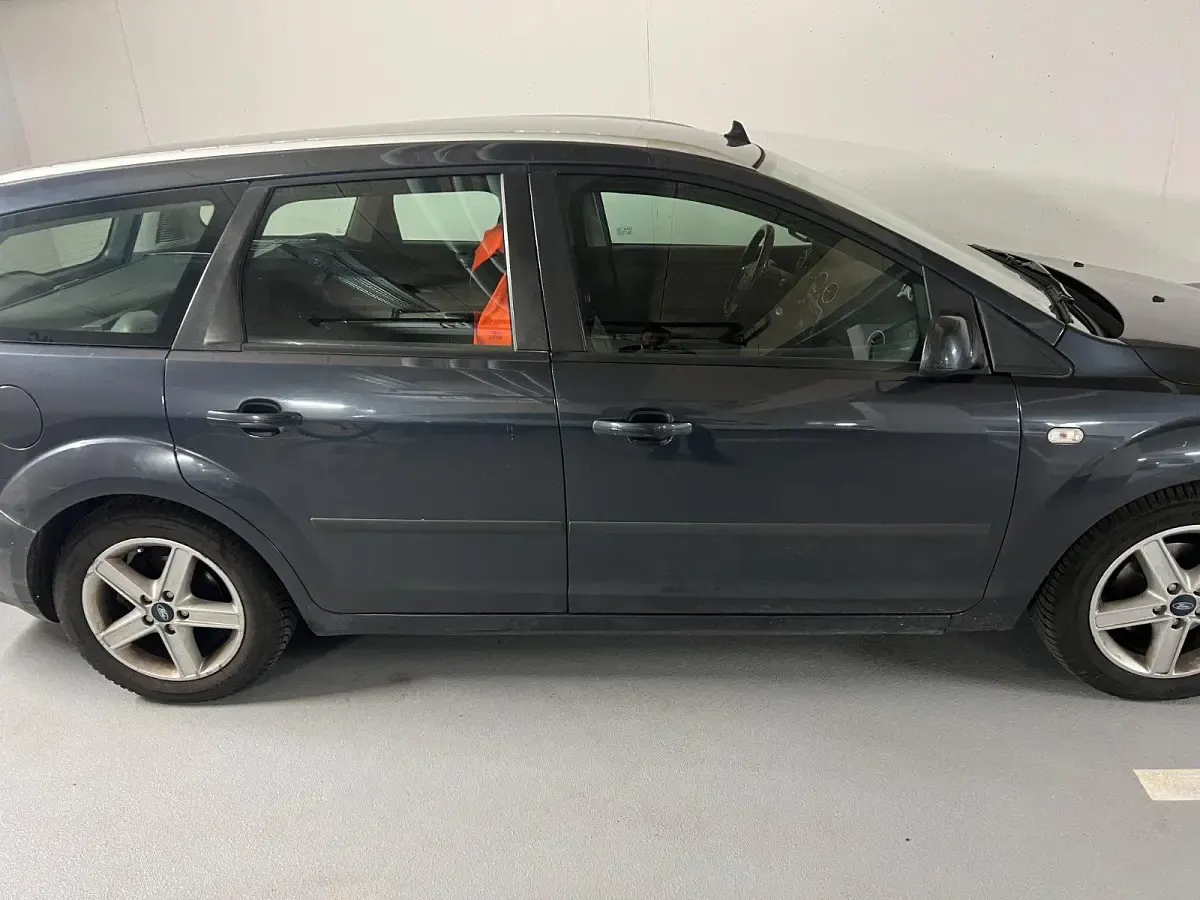 Usata Ford Focus Trend 90 CV (66 kW) 2006 Nero Station wagon