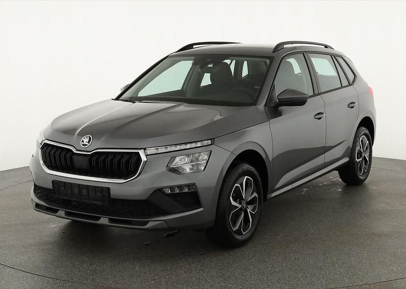 Graphitegrau metallic Neu 2025 Skoda Kamiq SUV | 21.695 € (Superpreis) - Bild 1/4