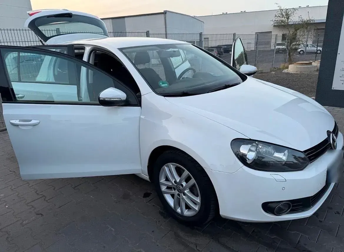 Gebraucht VW Golf VI Highline 122 PS (89 kW) 2011 Weiß Kleinwagen