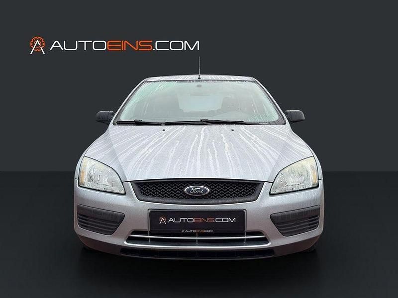 Gebraucht Ford Focus Ambiente 101 PS (74 kW) 2005 Silber Limousine