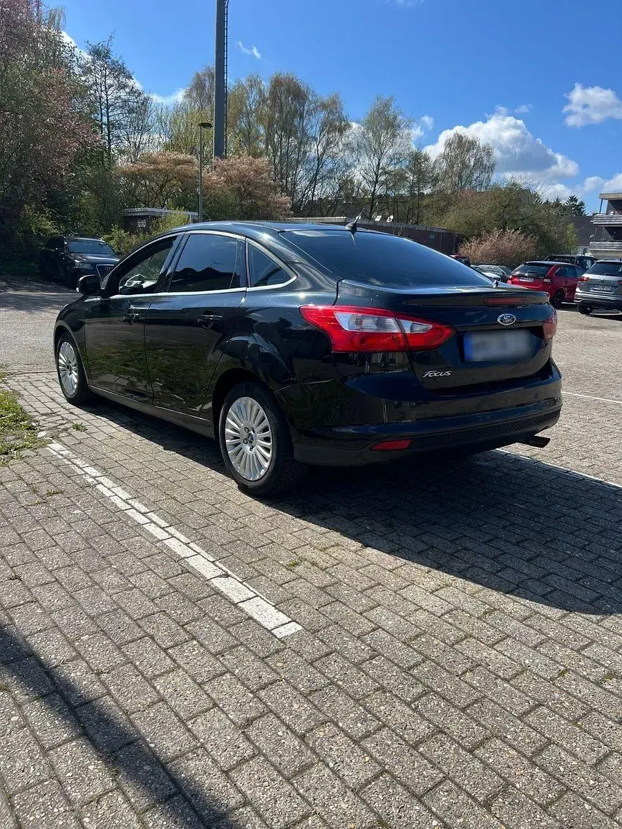 Gebraucht Ford Focus Trend 150 PS (110 kW) 2011 Schwarz Limousine