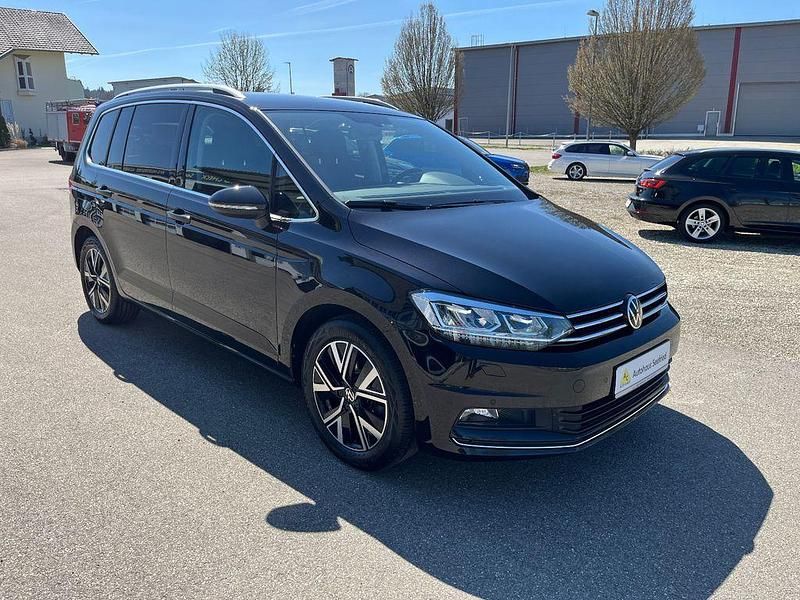 Gebraucht VW Touran Highline 150 PS (110 kW) 2021 Schwarz Van / Kleinbus
