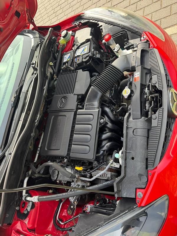 Usata Mazda 2 70 CV (51 kW) 2009 Rosso Utilitaria