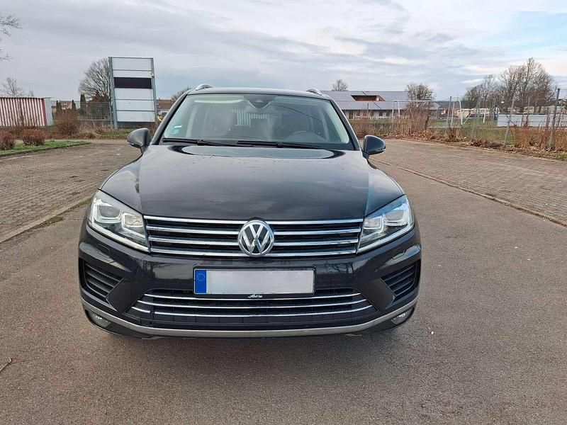 Gebraucht VW Touareg 204 PS (150 kW) 2015 Deep black perleffekt SUV
