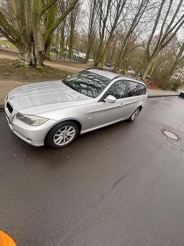 Gebraucht BMW 318 143 PS (105 kW) 2009 Silber Kombi