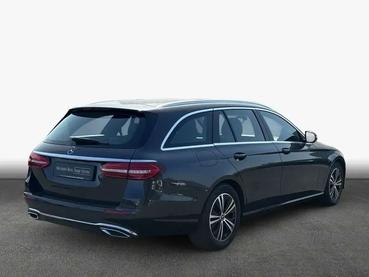 Gebraucht Mercedes E220 Avantgarde 200 PS (147 kW) 2023 Graphitgrau metallic Kombi