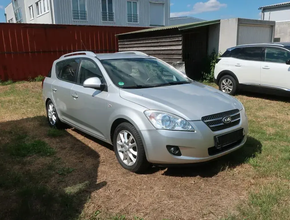 Gebraucht Kia Ceed Sportswagon EX 109 PS (80 kW) 2008 Silber Kombi