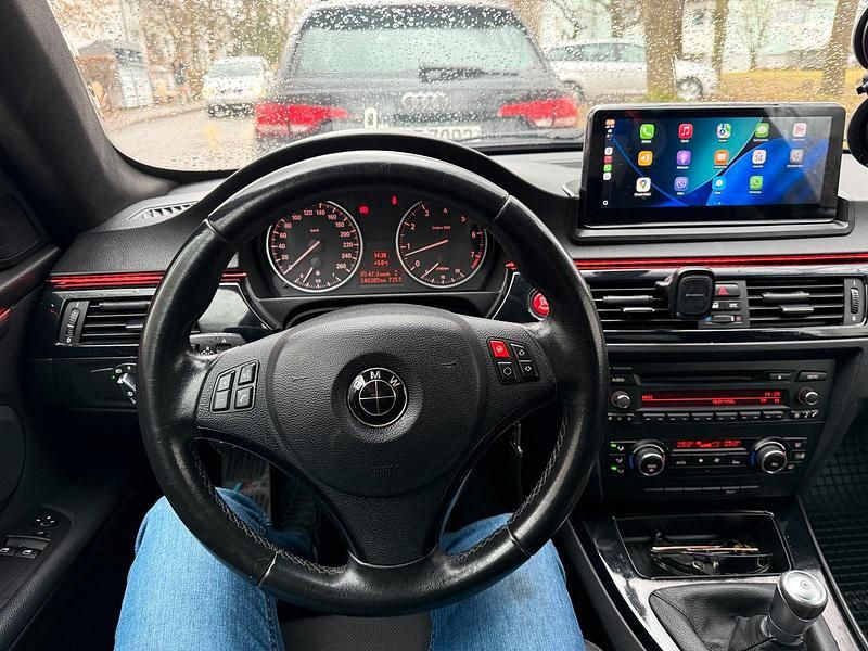 Gebraucht BMW 318 143 PS (105 kW) 2010 Schwarz Coupé