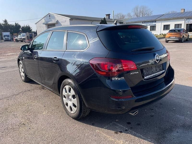 Gebraucht Opel Astra Edition 140 PS (102 kW) 2011 Schwarz Kombi