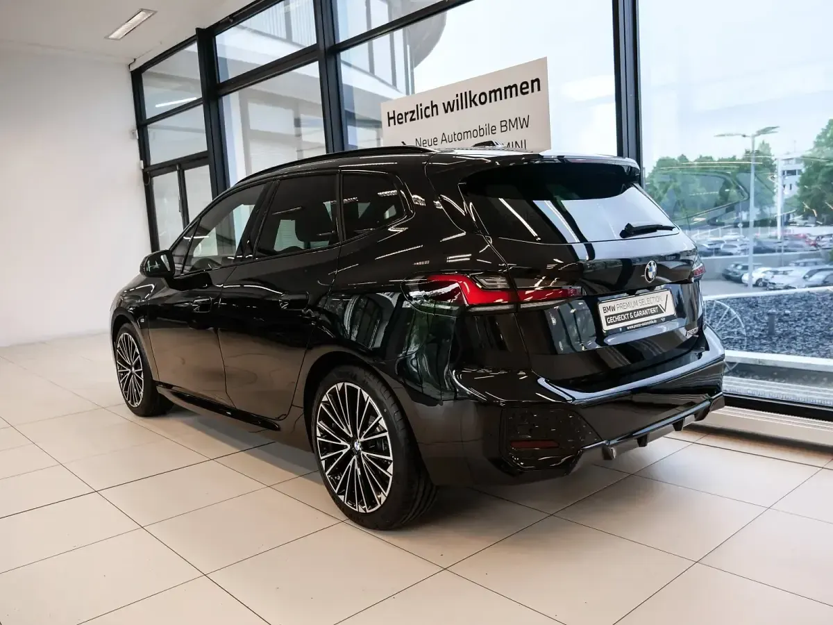 Gebraucht BMW 220 M Sport 170 PS (125 kW) 2025 Schwarz Van / Kleinbus
