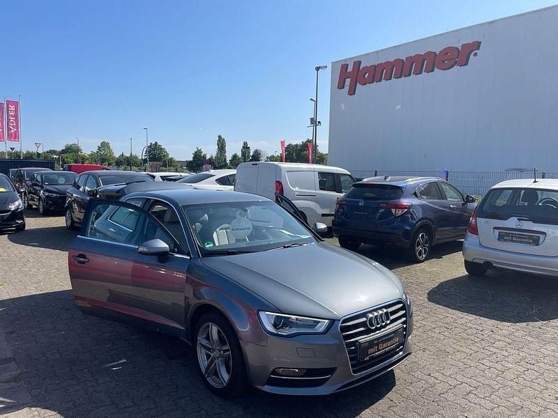 Grau Gebraucht 2016 Audi A3 Ambiente Limousine | 13.999 € (Superpreis) - Bild 1/4