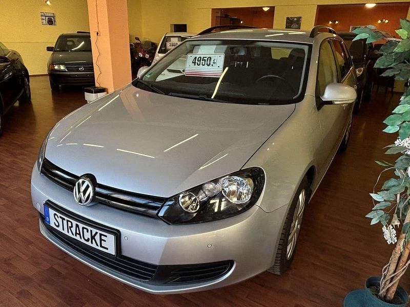 Reflexsilber metallic Gebraucht 2011 VW Golf VI Trendline Kombi | 4.950 € (Fairer Preis) - Bild 1/4