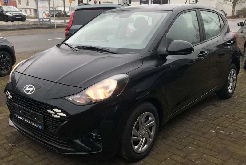 Gebraucht Hyundai i10 67 PS (49 kW) 2024 Schwarz Kleinwagen