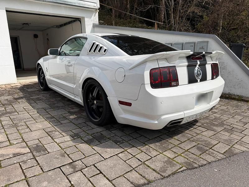 Gebraucht Ford Mustang 270 PS (198 kW) 2007 Weiß Coupé