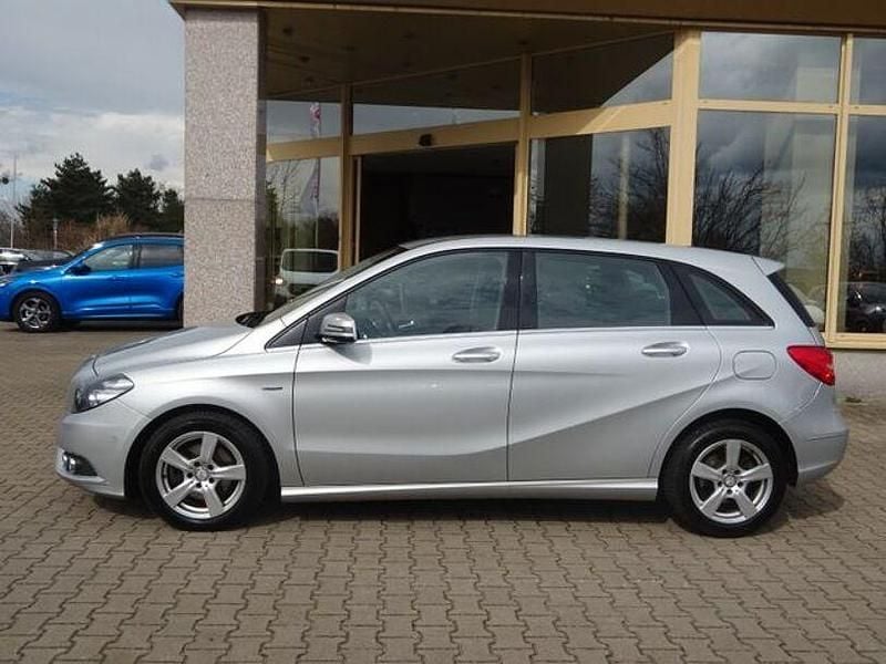 Gebraucht Mercedes B200 156 PS (114 kW) 2012 Silber Van / Kleinbus
