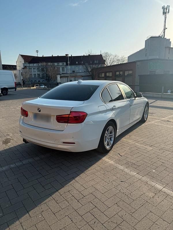 Gebraucht BMW 320 190 PS (139 kW) 2017 Weiß Limousine