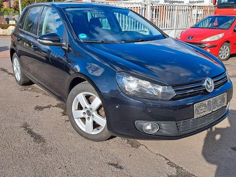 Gebraucht VW Golf VI Team 105 PS (77 kW) 2010 Schwarz Kleinwagen