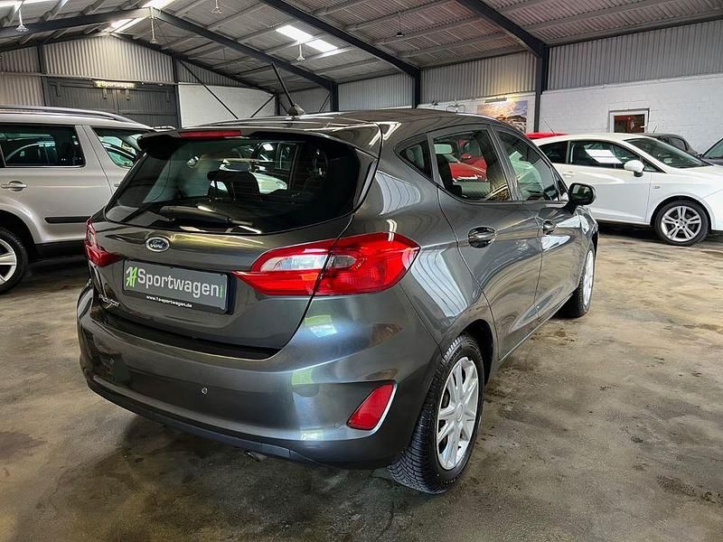 Gebraucht Ford Fiesta Cool & Connect 101 PS (74 kW) 2018 Grau Kleinwagen