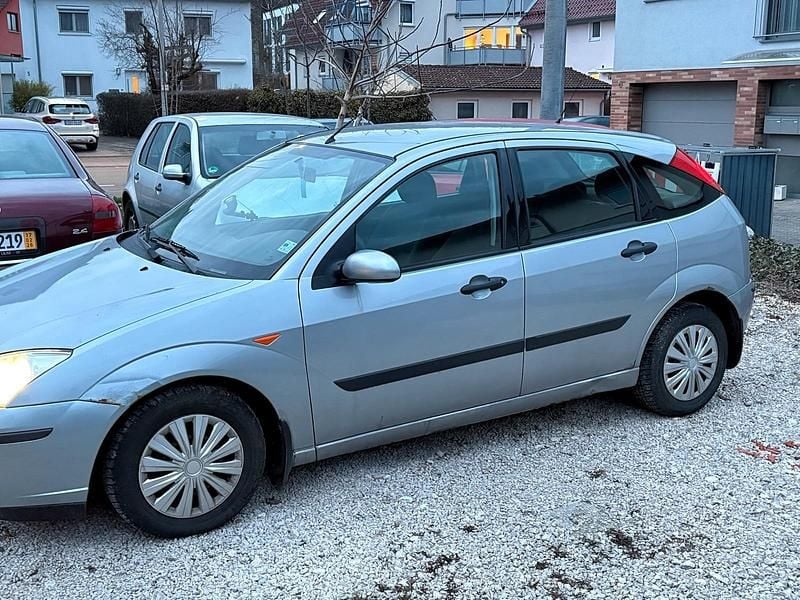 Second-hand Ford Focus 116 CP (85 kW) 2004 Argintiu Hatchback