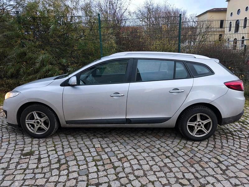 Gebraucht Renault Mégane GrandTour 110 PS (80 kW) 2013 Grau Kombi