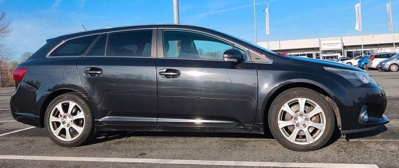 Schwarz Gebraucht 2012 Toyota Avensis Executive Kombi | 3.500 € (Superpreis) - Bild 1/4