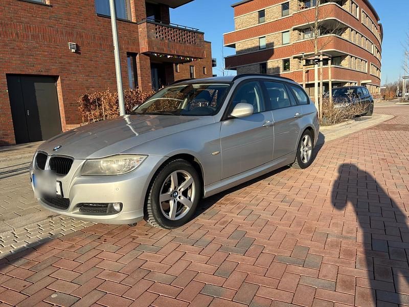 Gebraucht BMW 318 143 PS (105 kW) 2012 Silber Kombi