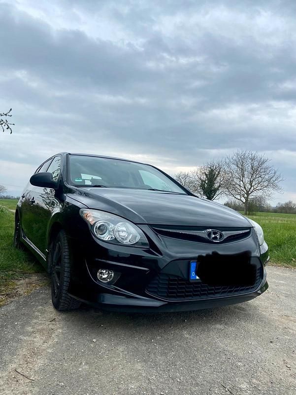 Gebraucht Hyundai i30 99 PS (72 kW) 2012 Schwarz Kleinwagen